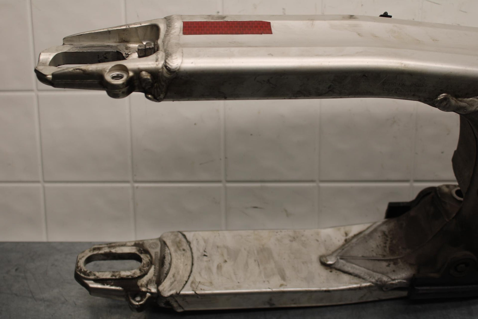 07-11 KTM  990 SUPER DUKE REAR SWINGARM BACK SUSPENSION SWING ARM BB578