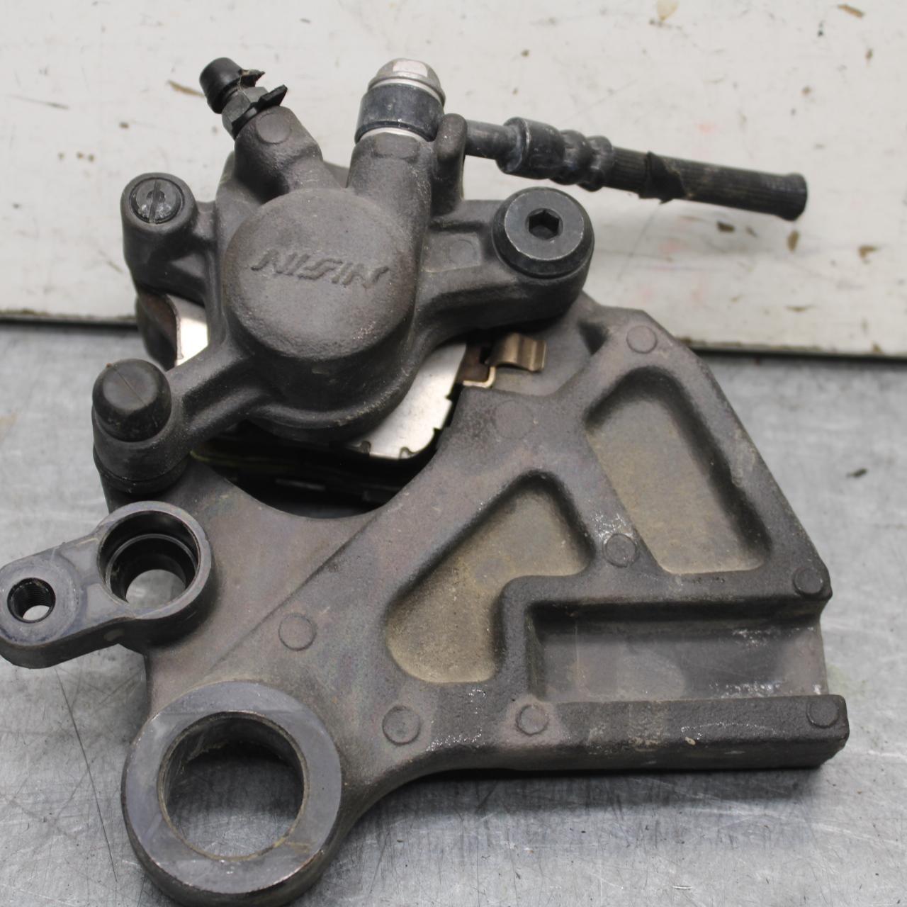 21 KAWASAKI NINJA ZX6R REAR BACK BRAKE CALIPER W MOUNT BRACKET  BB647