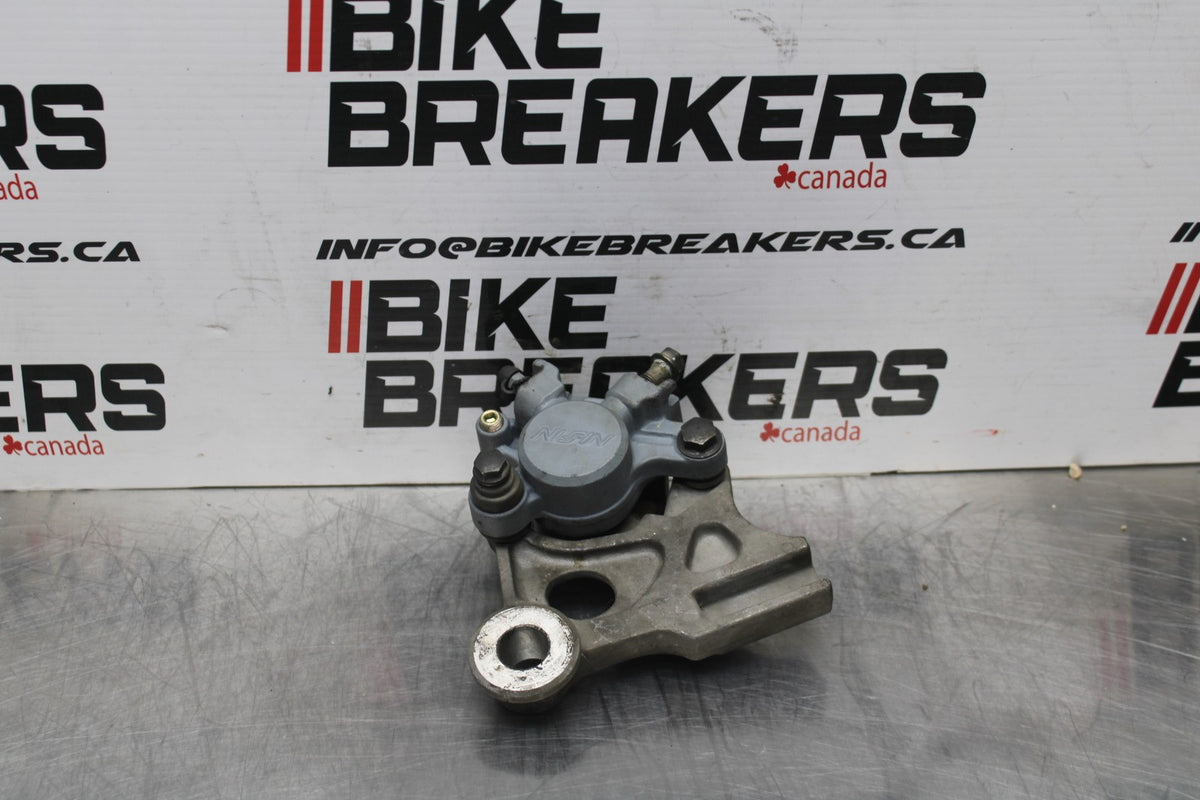 01-06 HONDA CBR600F4I REAR BACK BRAKE CALIPER W MOUNT BRACKET BB778