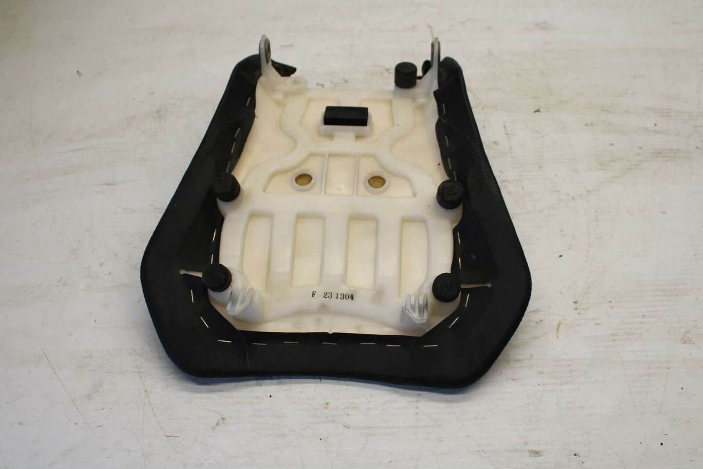 11-19 SUZUKI GSXR600 FRONT DRIVERS SEAT PAD SADDLE PILLION BB294
