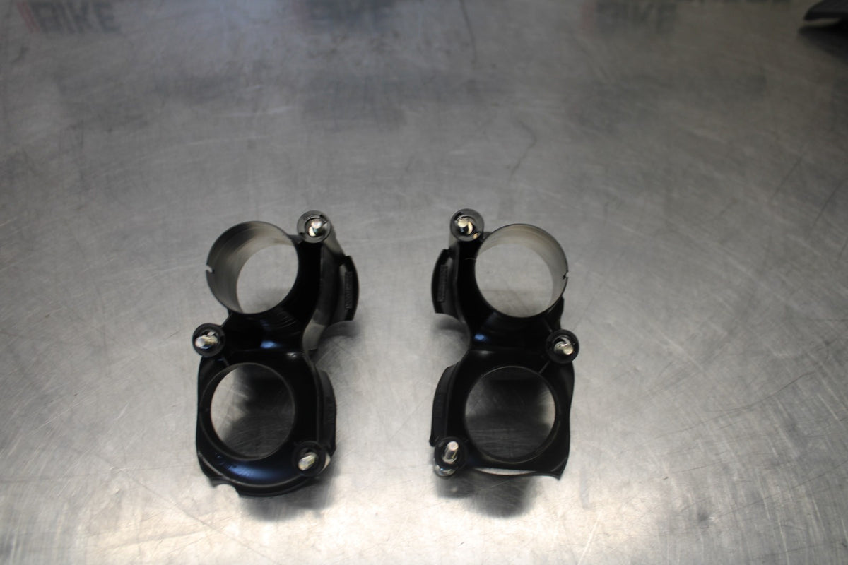 18 SUZUKI GSXR750 AIRBOX INTAKE VELOCITY STACKS BB891