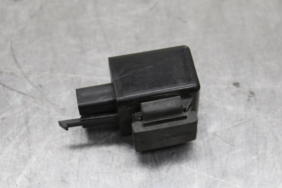 03-05 YAMAHA YZF R6  TURN SIGNAL BLINKER RELAY FLASHER SWITCH BB132