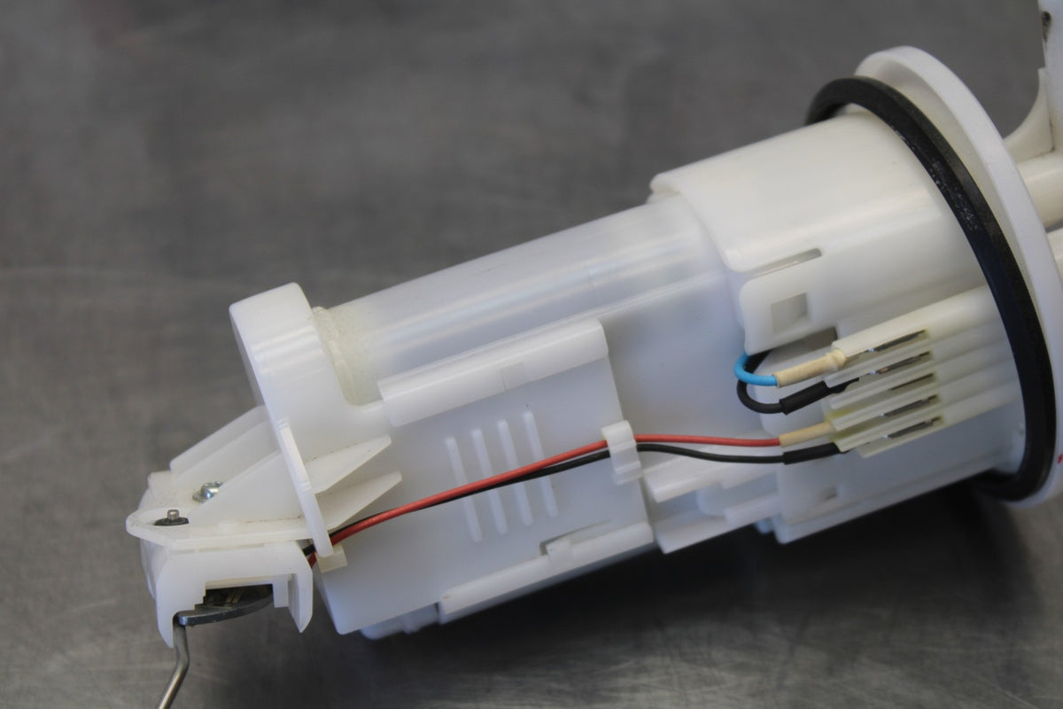24-25 KAWASAKI ELIMINATOR 450 FUEL GAS PUMP BB869