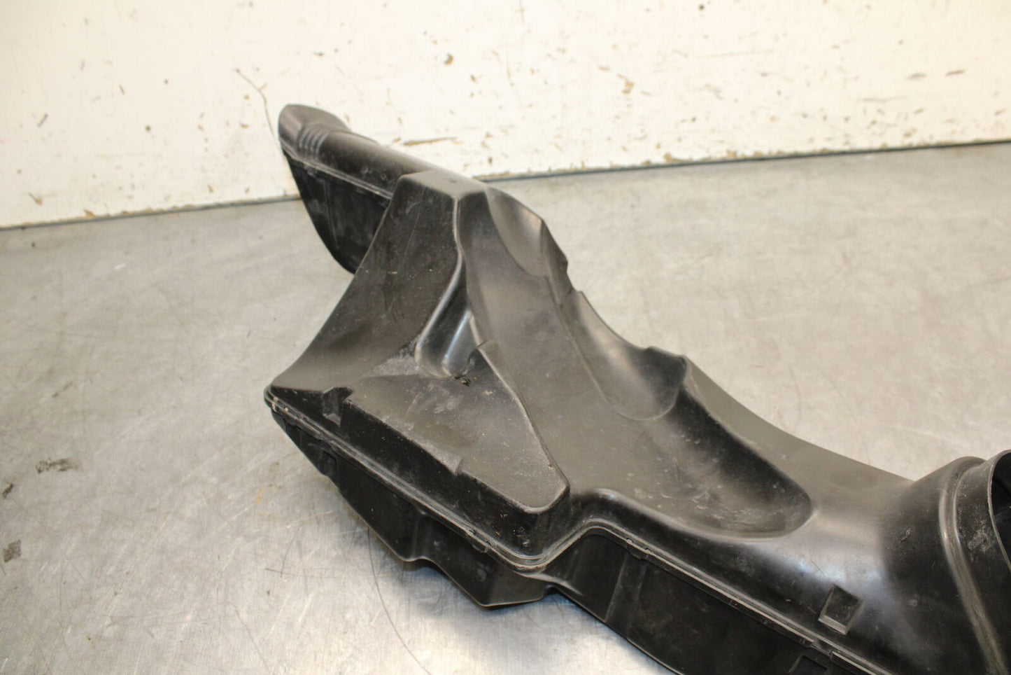 06-07 SUZUKI GSXR 600 RIGHT RAM AIR INTAKE DUCT TUBE BB737