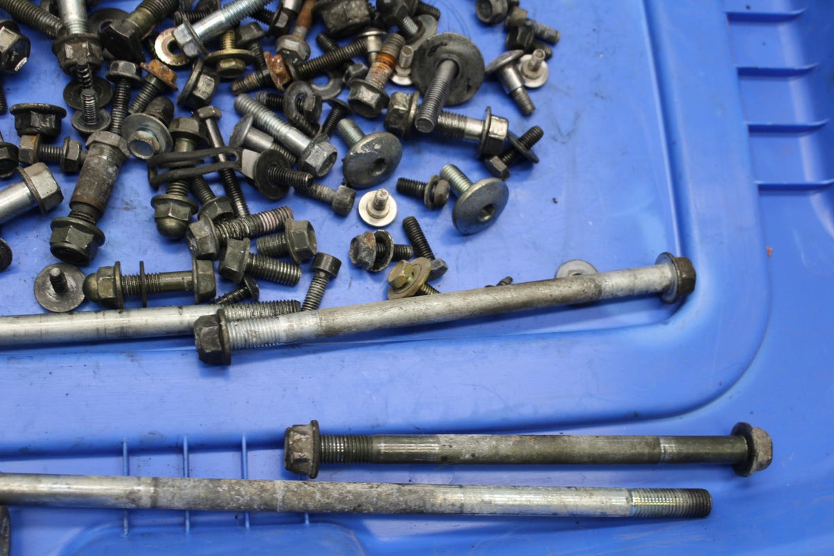 04-09 SUZUKI GS 500 FH GS500F LEFTOVER MOUNTING BOLTS HARDWARE MOTOR  BB97