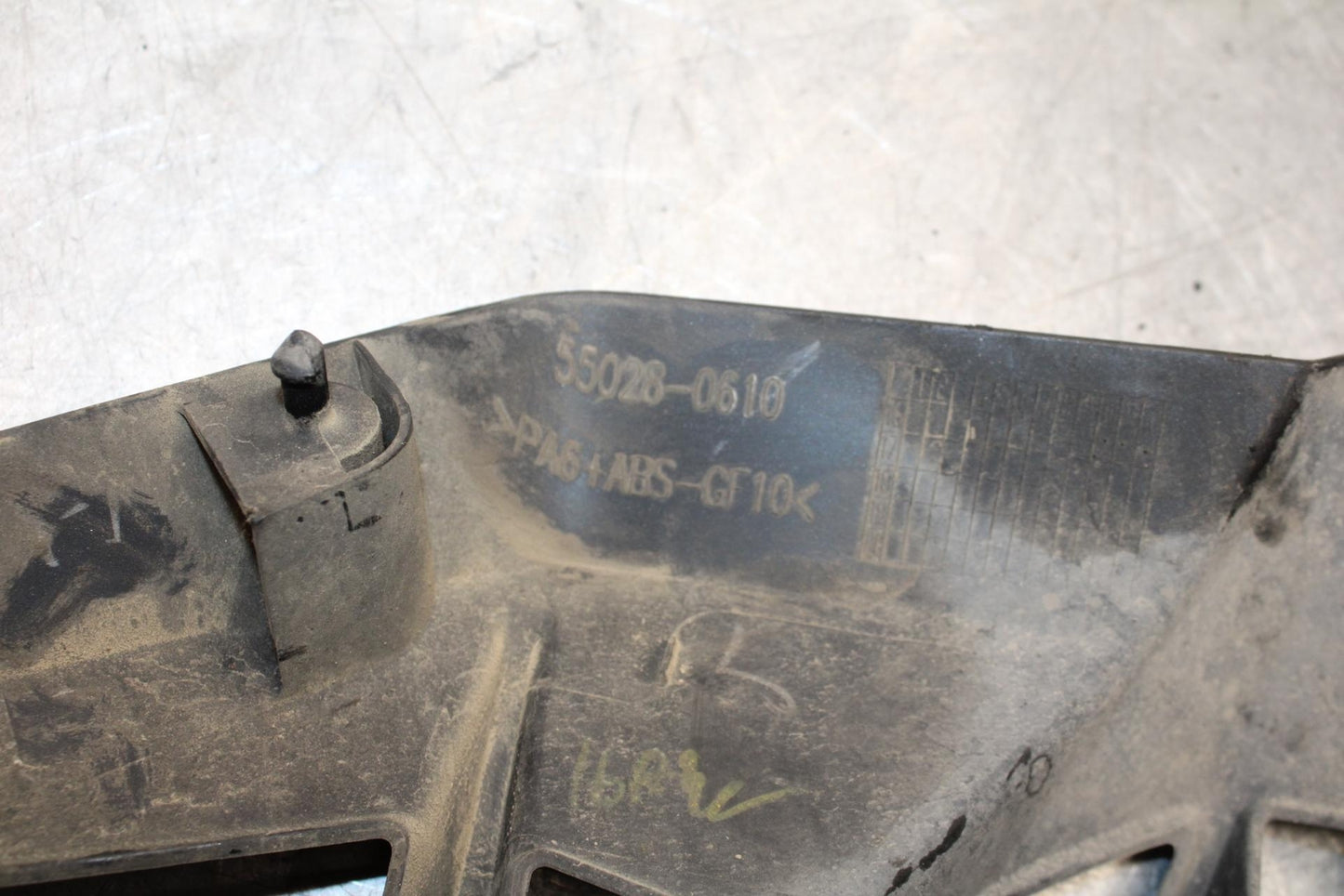 17 KAWASAKI Z900 ZR900 ENGINE COVER BB549