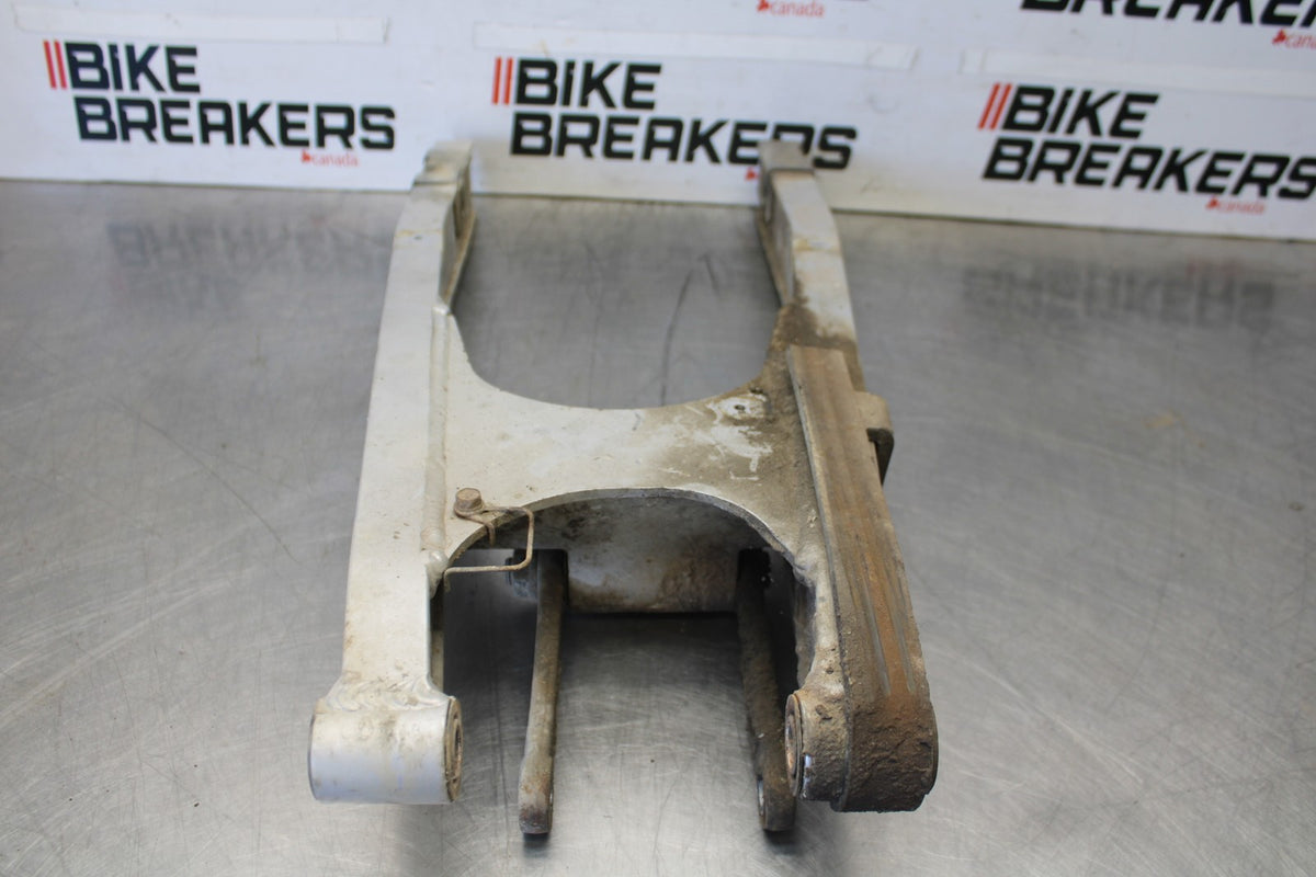 06 KAWASAKI KLR650 REAR SWINGARM BACK SUSPENSION SWING ARM BB919