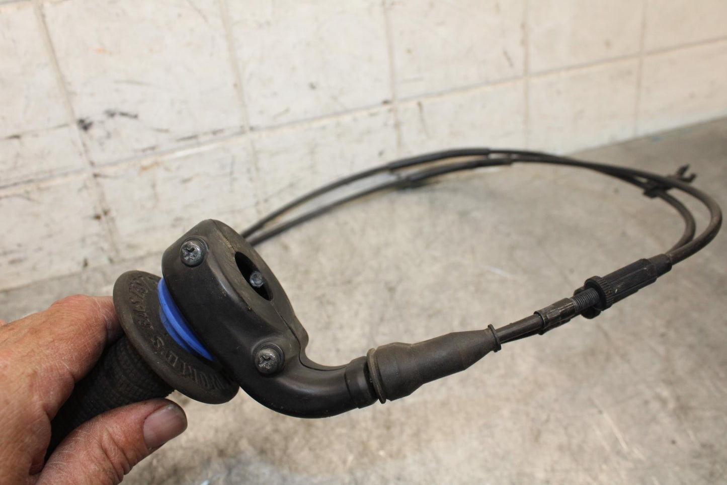 2009 Kawasaki Ninja ZX6R ZX600R THROTTLE CABLE LINE HOUSING GUIDE BB538