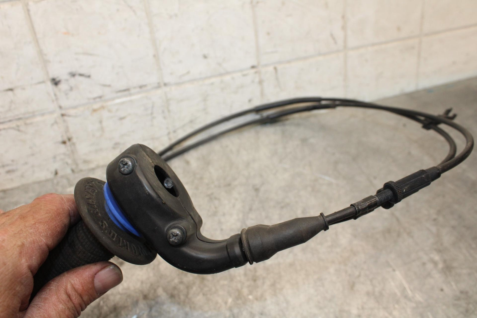 2009 Kawasaki Ninja ZX6R ZX600R THROTTLE CABLE LINE HOUSING GUIDE BB538