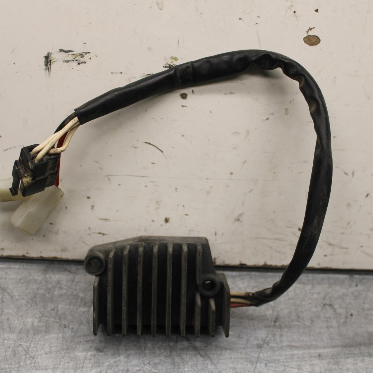 1998 Yamaha Vmax 1200 VMX1200 RECTIFIER VOLTAGE REGULATOR BB620