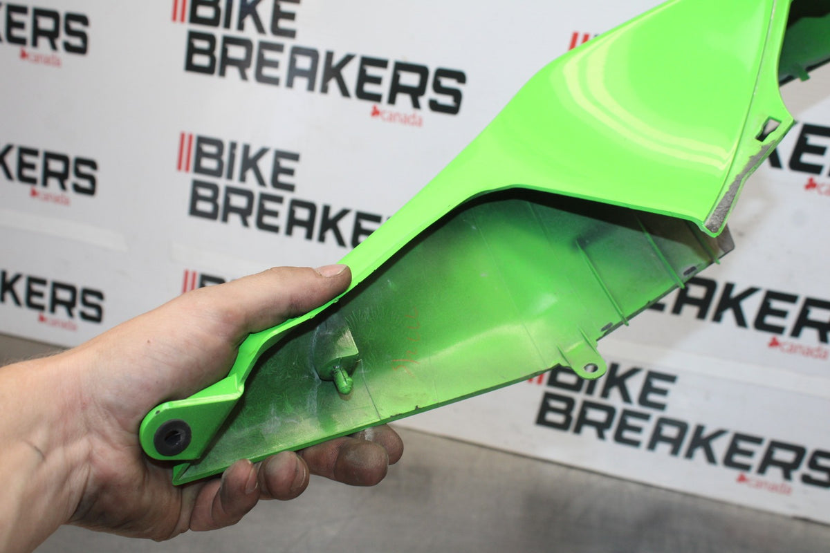 08 KAWASAKI NINJA ZX10R RIGHT REAR BACK TAIL FAIRING COWL SHROUD BB902