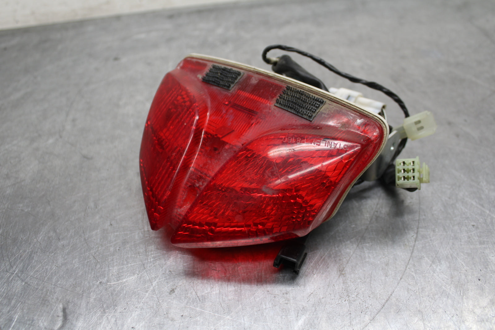 08-10 SUZUKI GSXR 600 REAR TAIL TAILLIGHT BACK BRAKE LIGHT BB132