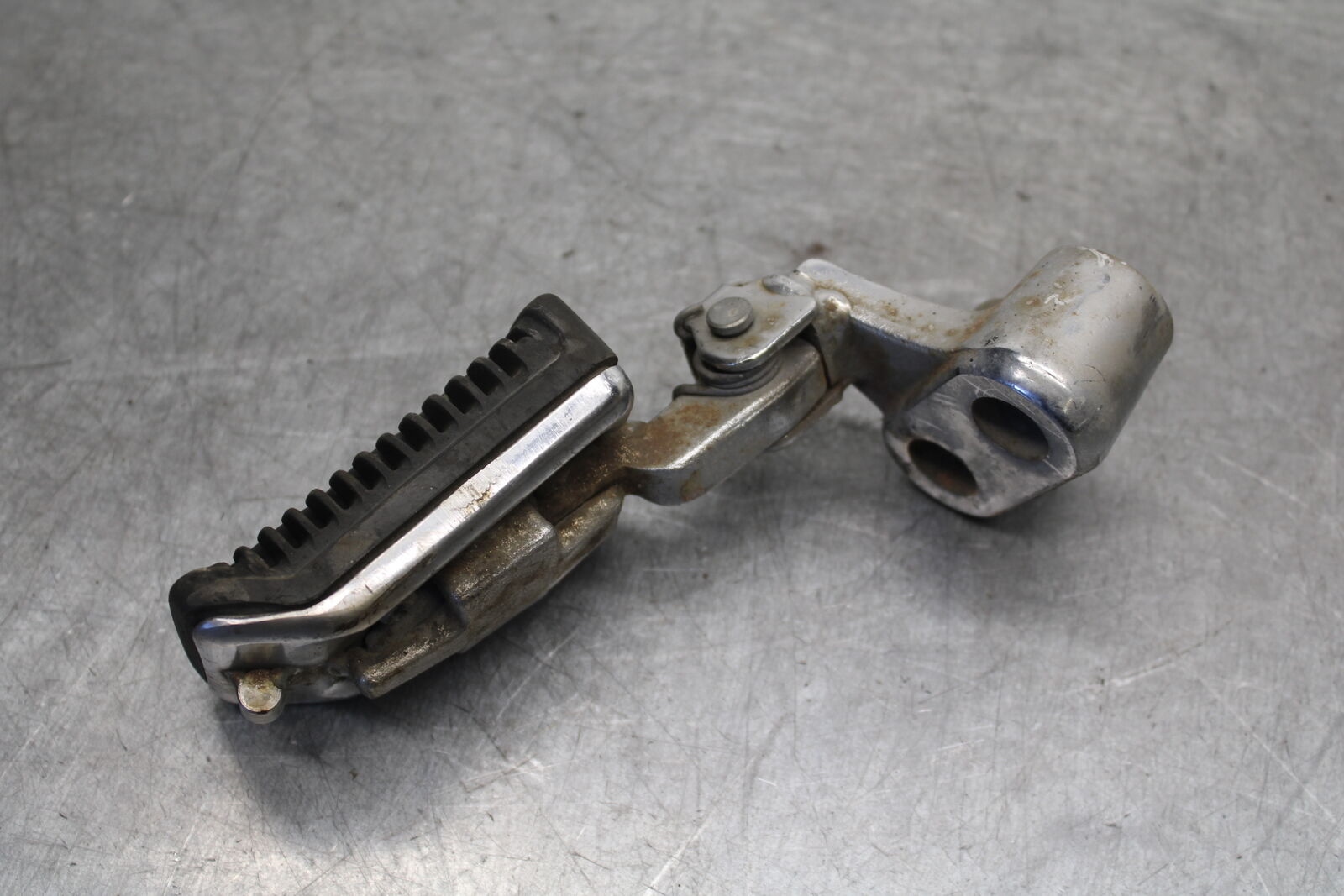 85-86 SUZUKI MADURA 1200 RIGHT FRONT FOOT REST PEG STEP  BB691