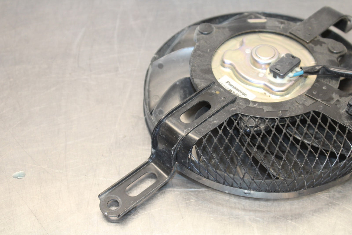 18 SUZUKI GSXR750 ENGINE RADIATOR COOLING FAN BB891