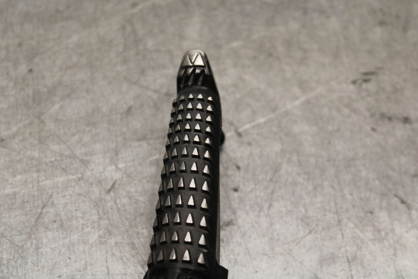 16 KAWASAKI NINJA ZX10R RIGHT FRONT FOOT REST PEG STEP 34028-0140 BB650