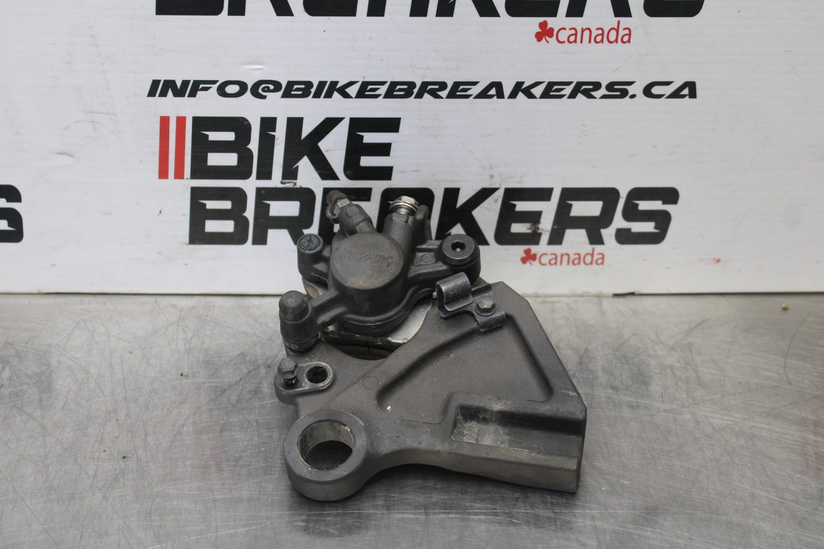 24-25 KAWASAKI NINJA ZX6R REAR BACK BRAKE CALIPER W MOUNT BRACKET BB785