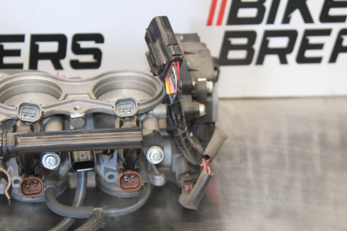 18 SUZUKI GSXR750 MAIN FUEL INJECTORS / THROTTLE BODIES BB891