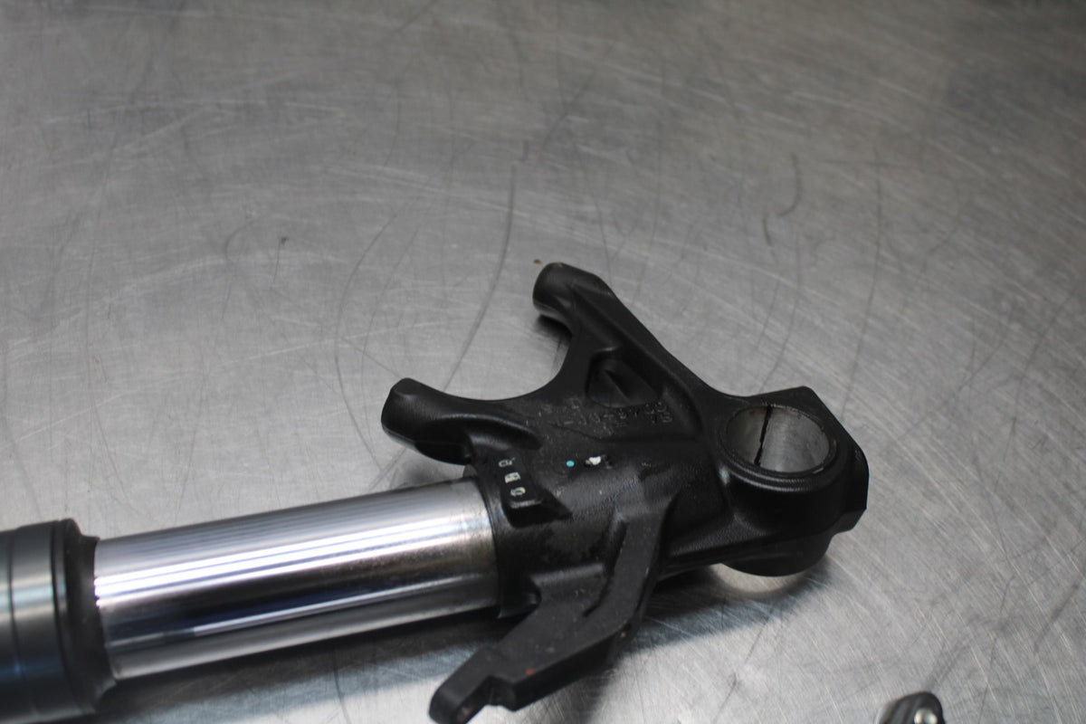 16 DUCATI 959 PANIGALE FRONT FORKS SHOCK SUSPENSION SET PAIR BB912