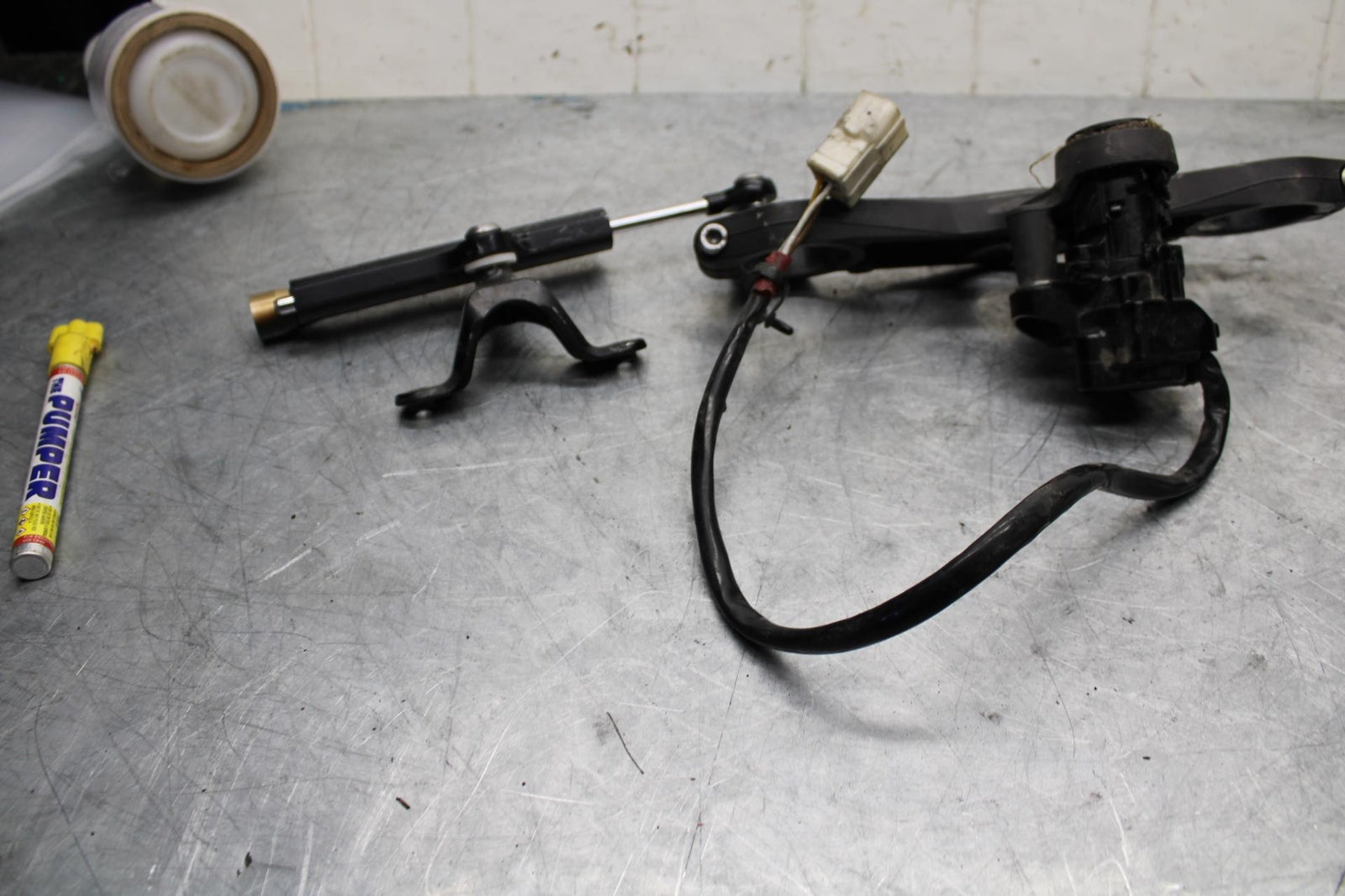 11-15 KAWASAKI ZX1000R FORKS UPPER TRIPLE TREE CLAMP STEERING DAMPER BB445