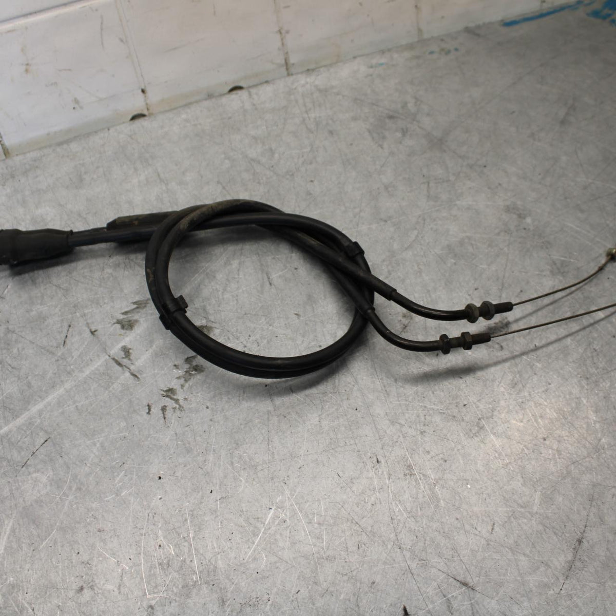 2006 Triumph Daytona 675 Triple THROTTLE CABLES LINES BB434