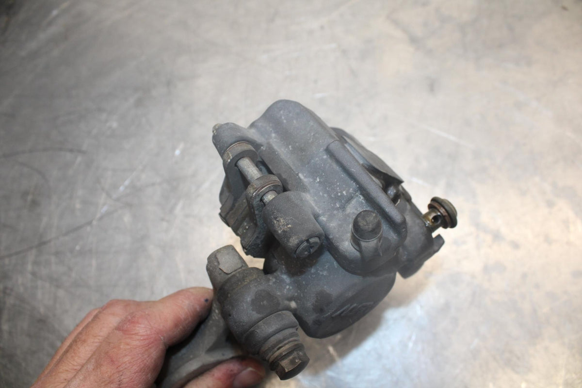 05 YAMAHA YZF R6S REAR BACK BRAKE CALIPER W MOUNT BRACKET BB462