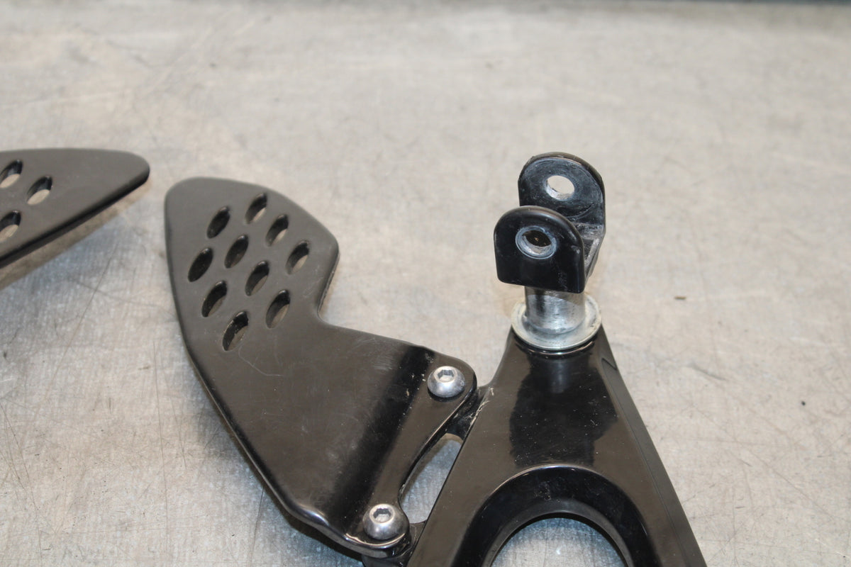 04-06 YAMAHA YZF R1 BLACK POWDER COATED LEFT RIGHT REARSET REAR SET BB659 