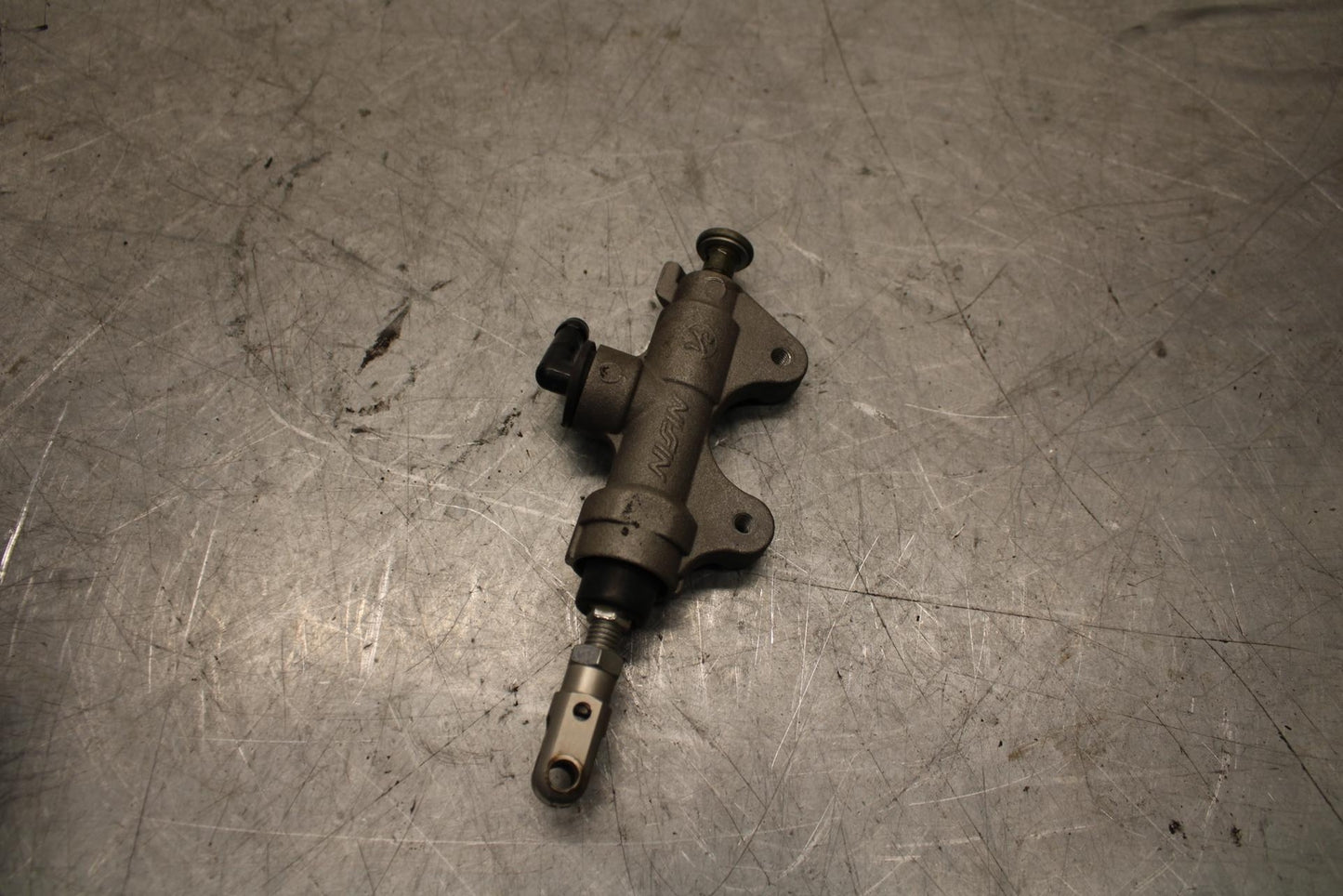 2007 Yamaha YZF R6 REAR BACK BRAKE MASTER CYLINDER 2C0-2583V-01-00 BB525