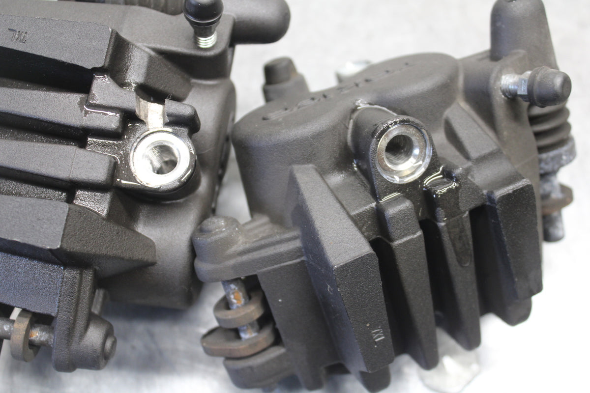 17-24 SUZUKI SV650 RIGHT LEFT FRONT BRAKE CALIPER SET PAIR CALIPERS BB706