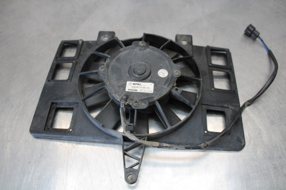 05 TRIUMPH ROCKET III ENGINE RADIATOR COOLING FAN BB186