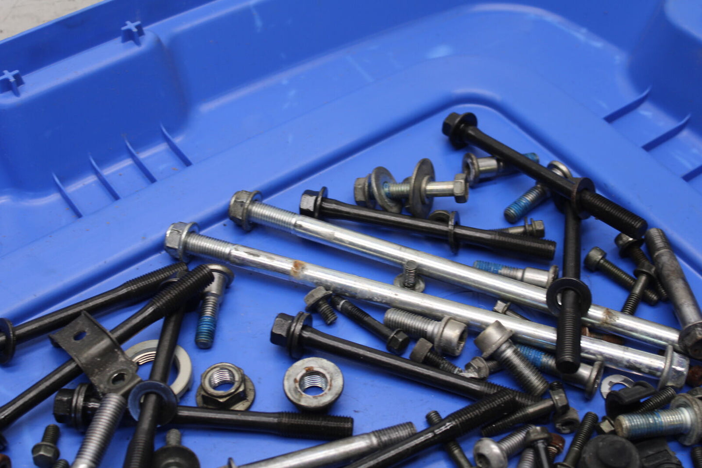 05-06 SUZUKI GSXR1000 MOUNTING BOLTS HARDWARE MOTOR SCREWS BB677