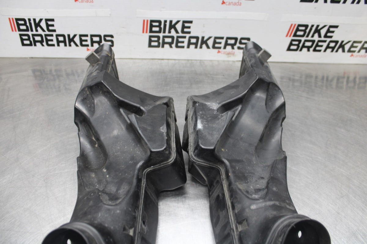 06-07 SUZUKI GSXR 600 RIGHT LEFT AIR INTAKE DUCTS BB880