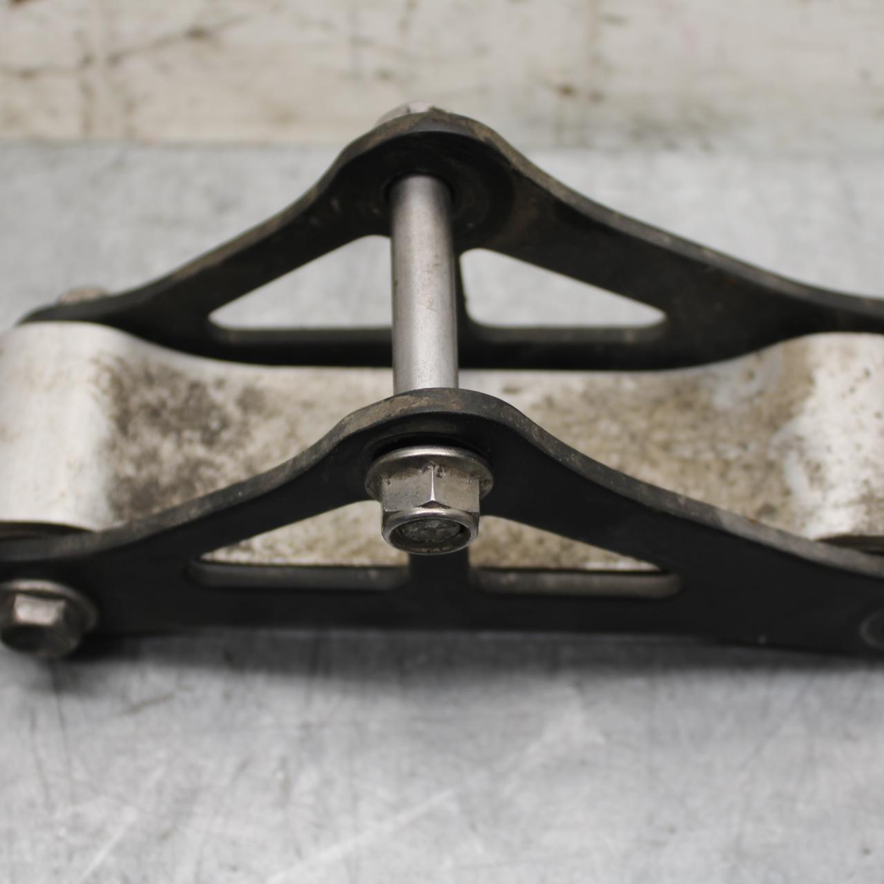 17 KAWASAKI Z900 ZR900 REAR DOGBONE SHOCK LINKAGE LINK BB549