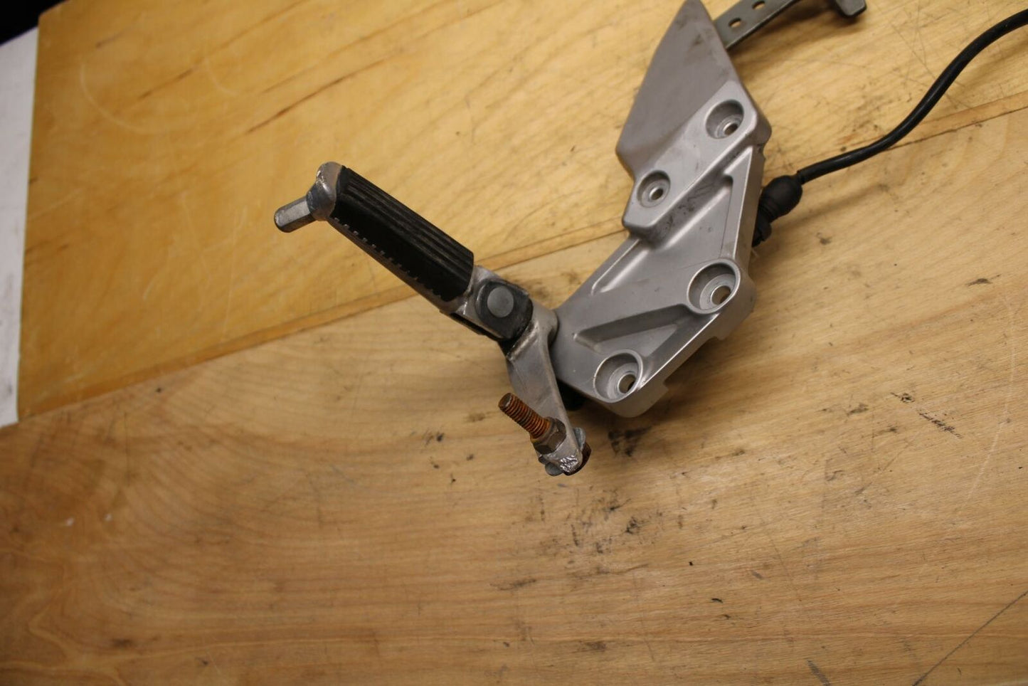 07-08 SUZUKI SV650 RIGHT REARSET REAR SET DRIVER FOOT PEG REST STOP BB316