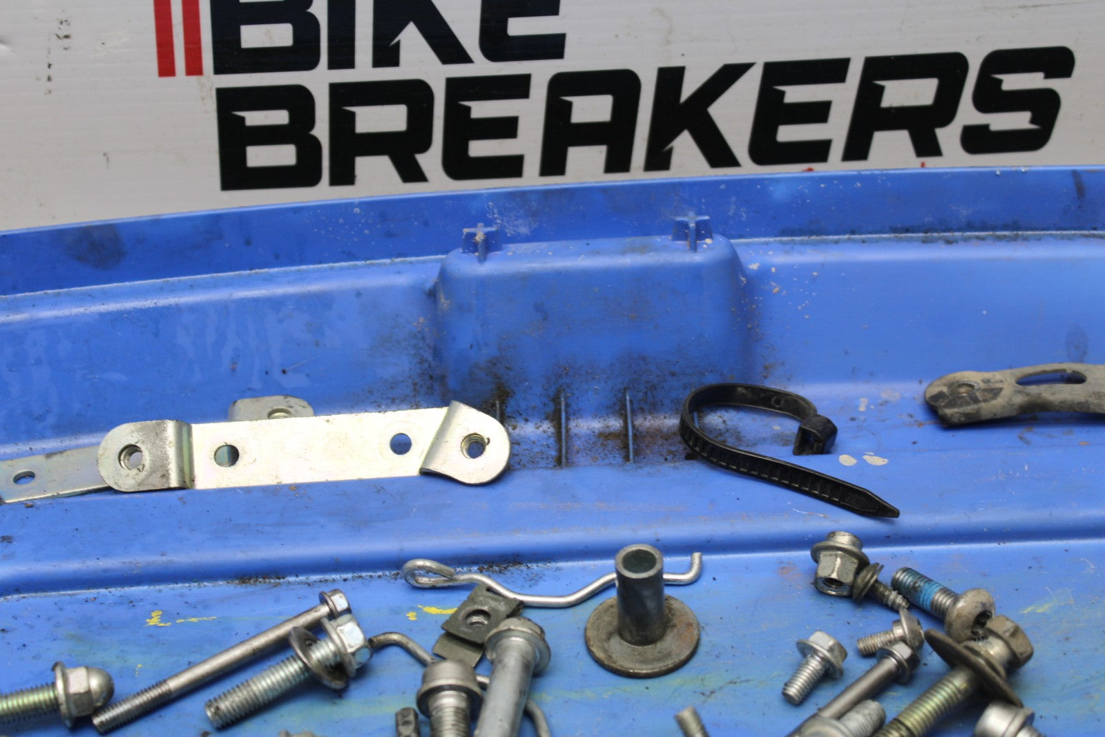 06-07 SUZUKI GSXR 600 MOUNTING BOLTS HARDWARE MOTOR SCREWS BB178