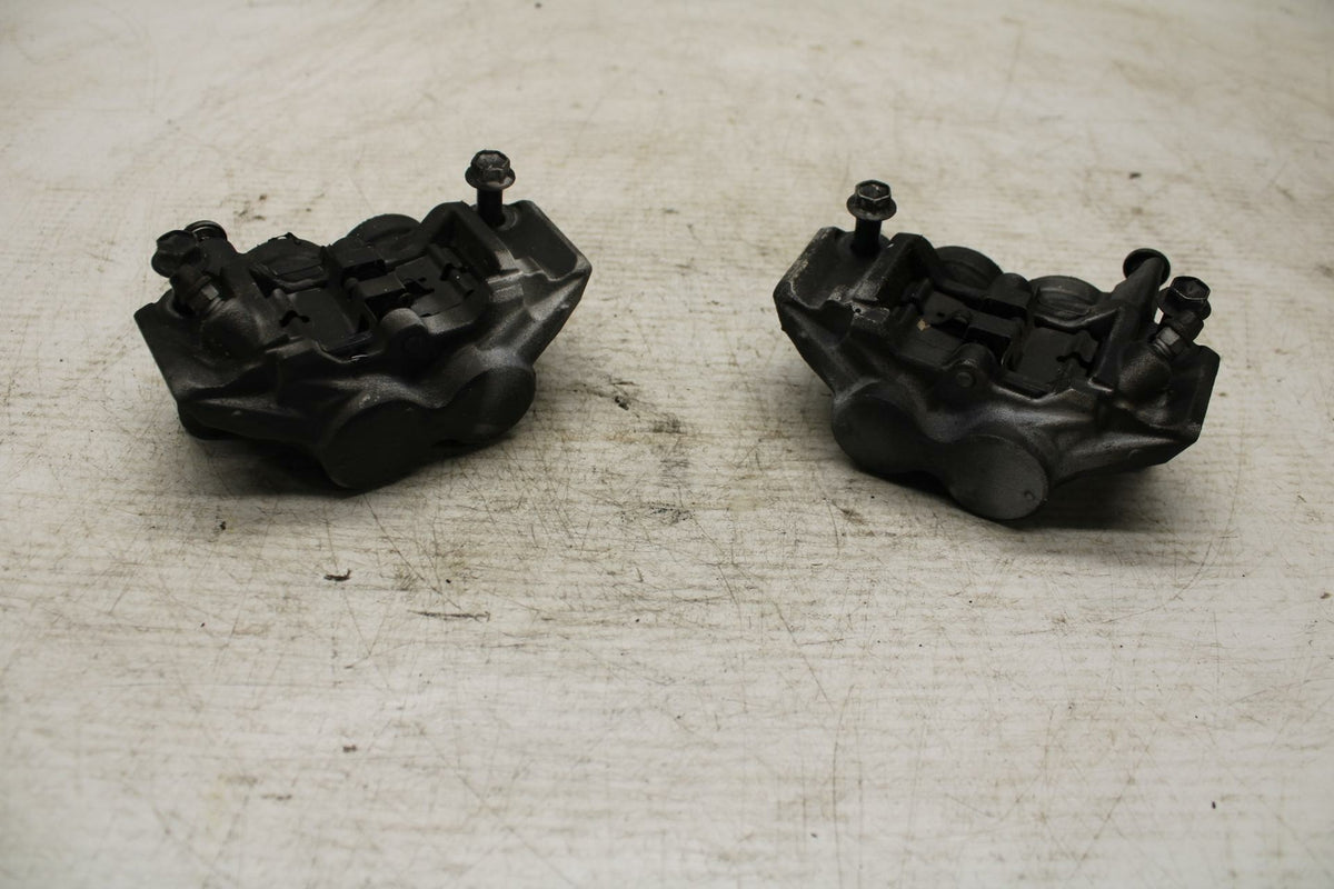 15 YAMAHA FZ09 RIGHT LEFT FRONT BRAKE CALIPER SET PAIR CALIPERS BB367