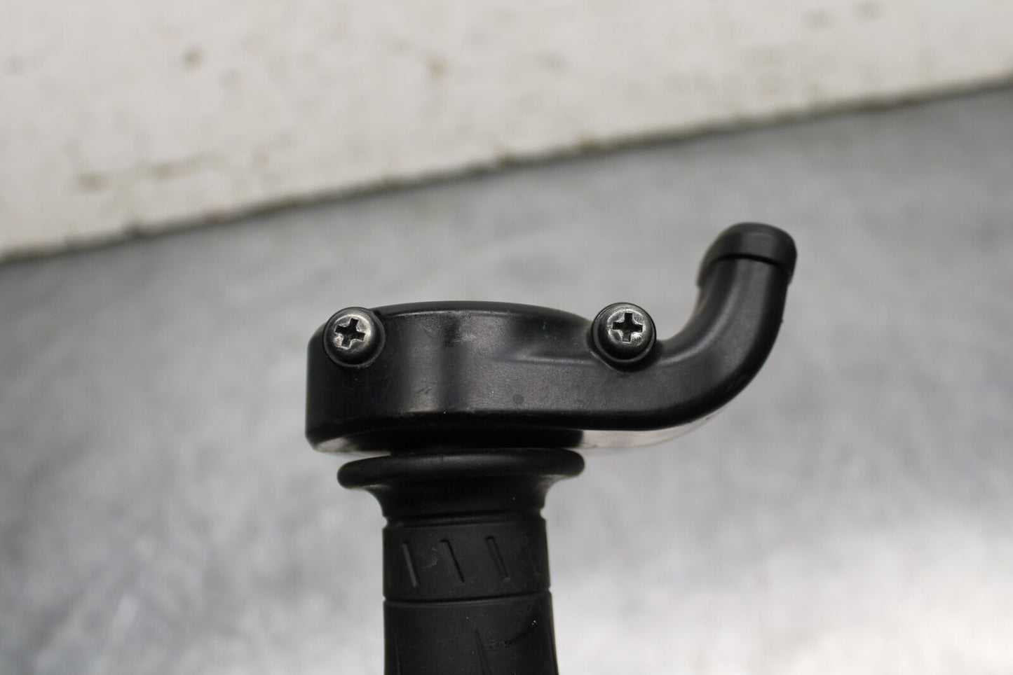 13-17 KAWASAKI NINJA ZX6R ZX636E THROTTLE CABLE LINE HOUSING GUIDE BB735