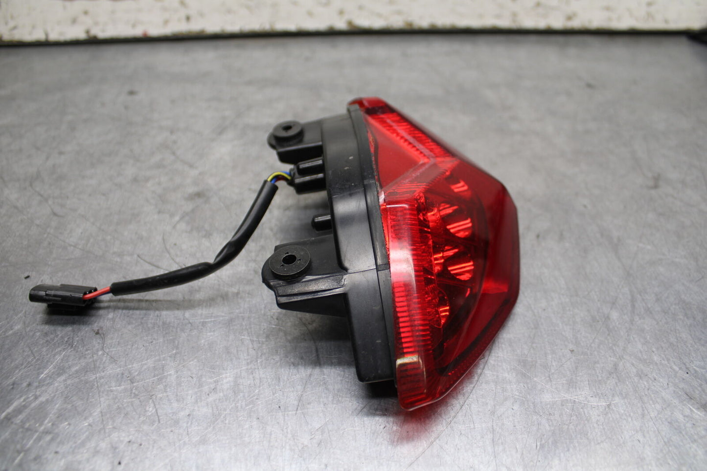 12-13 KAWASAKI Z1000 REAR TAIL TAILLIGHT BACK BRAKE LIGHT BB743