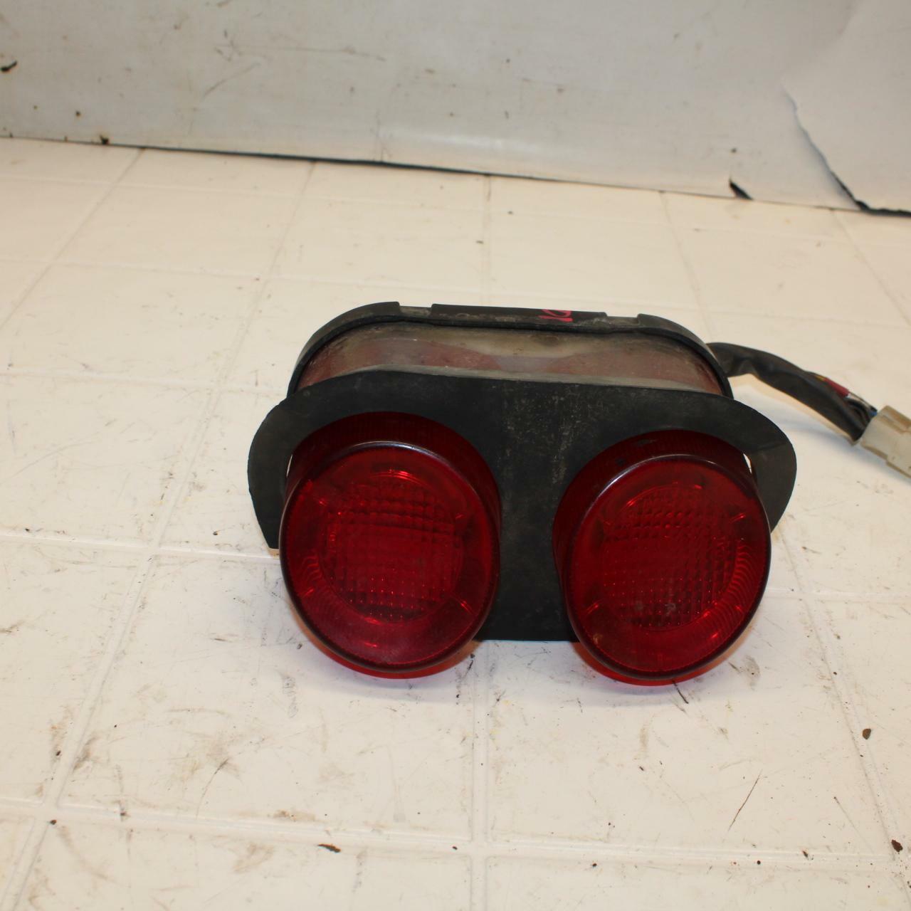01-05 YAMAHA FZS1000 REAR TAIL TAILLIGHT BACK BRAKE LIGHT BB10