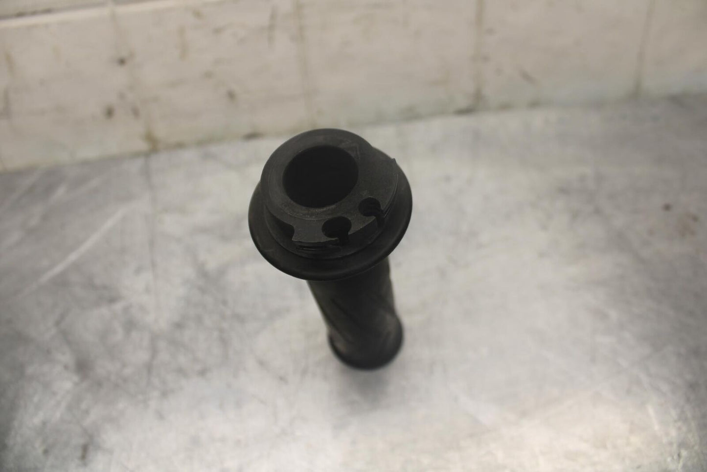 05 YAMAHA YZF R6S RIGHT THROTTLE GRIP TUBE BB462