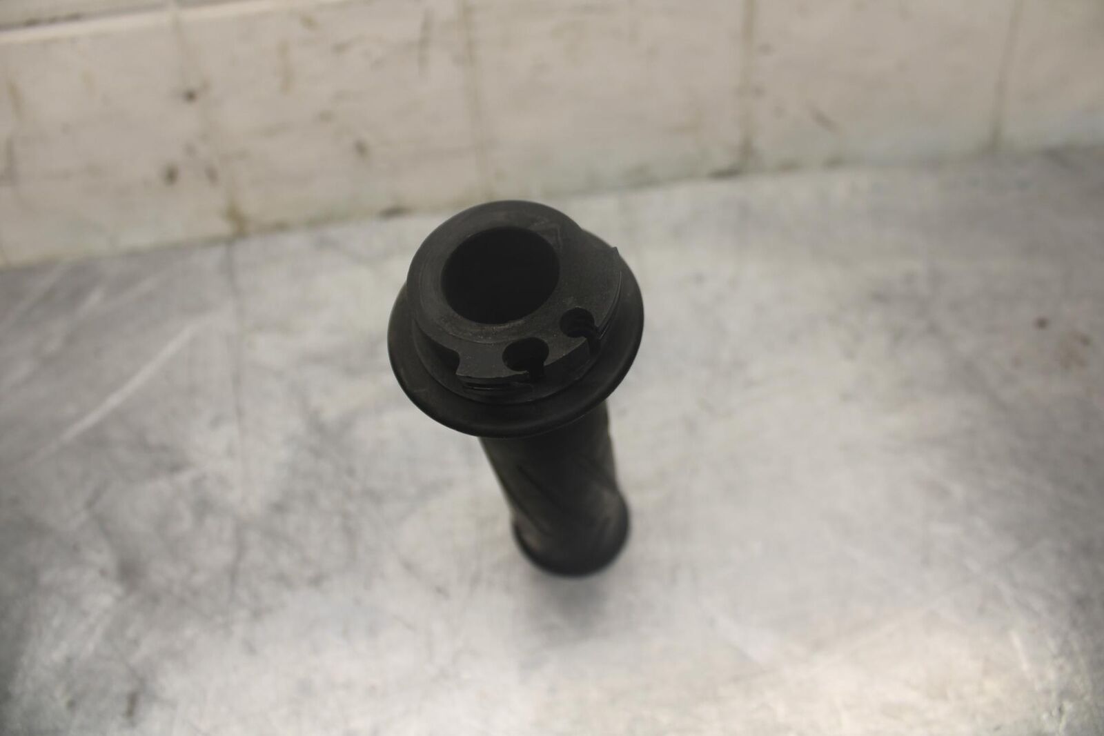 05 YAMAHA YZF R6S RIGHT THROTTLE GRIP TUBE BB462