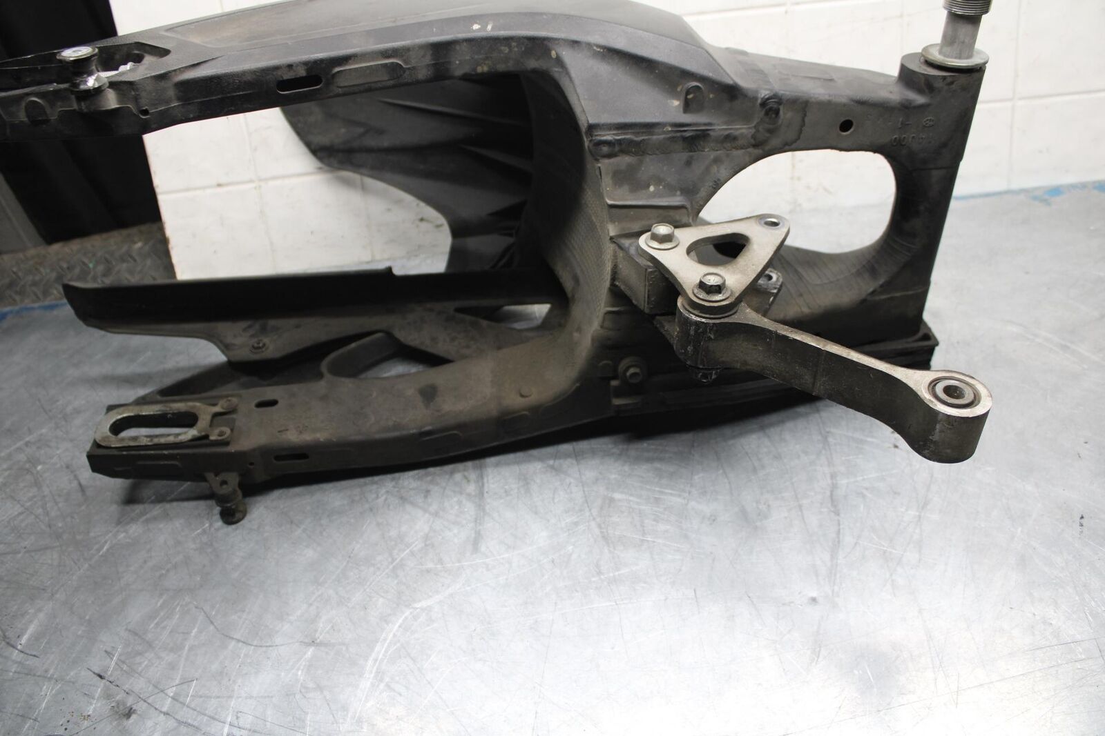 11-21 SUZUKI GSXR750 REAR SWINGARM BACK SUSPENSION SWING ARM BB474
