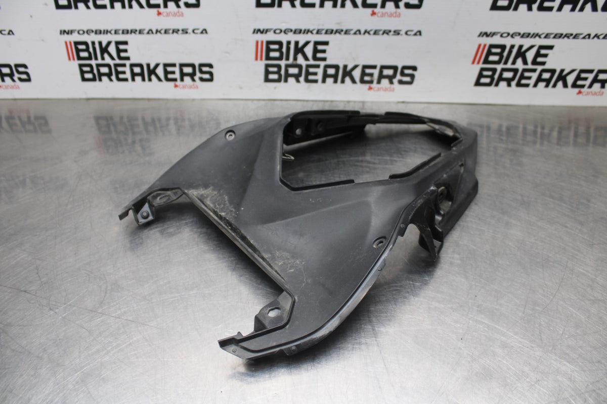 24 KAWASAKI NINJA 500 ABS CENTER REAR BACK TAIL FAIRING COWL BB818