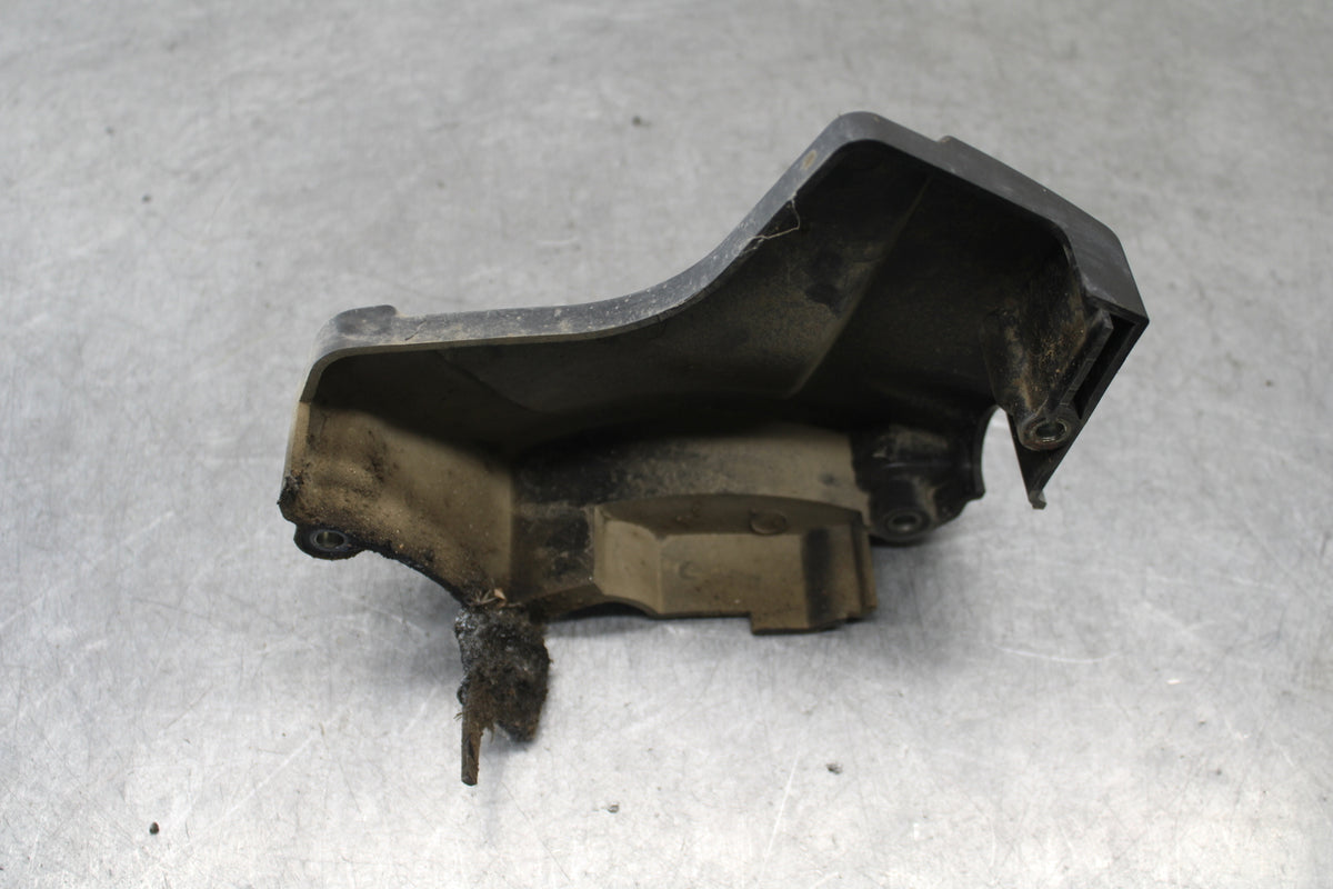 09-15 YAMAHA FZ6R ENGINE SPROCKET COVER BB686
