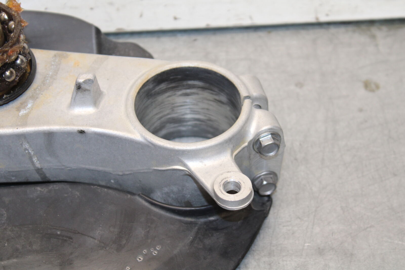 05-06 SUZUKI GSXR1000 FRONT FORKS CLAMP LOWER TRIPLE TREE STEM BB663