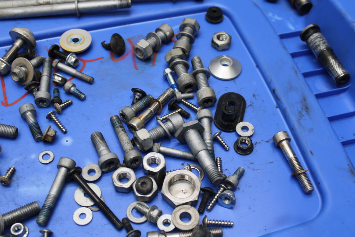 19 MOTO GUZZI V7 III BOLTS HARDWARE MOTOR SCREWS BB831