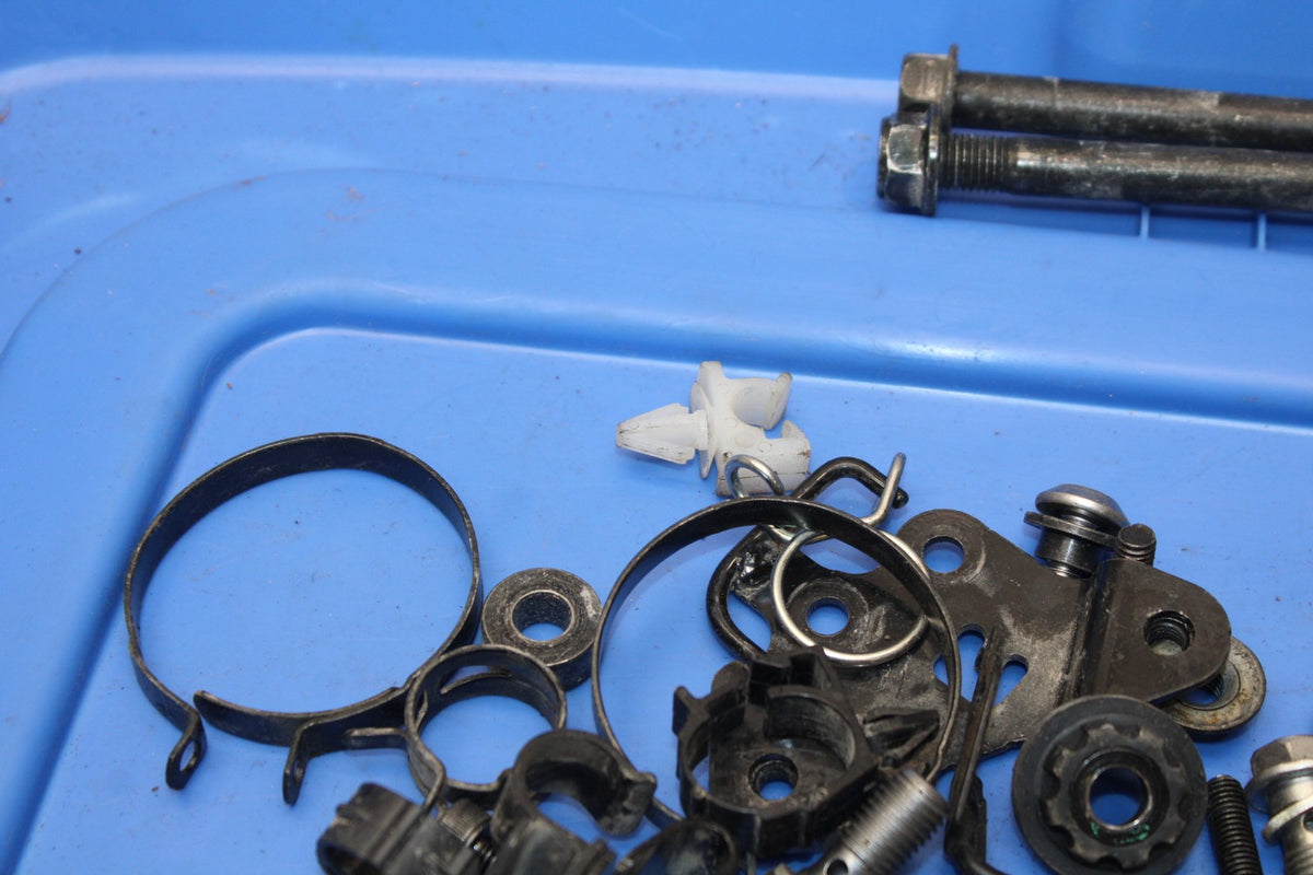 24-25 KAWASAKI NINJA ZX4R MOUNTING BOLTS HARDWARE MOTOR SCREWS BB174