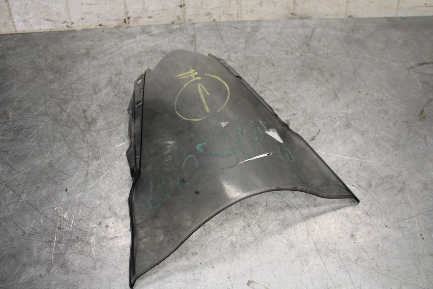 2015 Yamaha YZF R3 FRONT WINDSHIELD WINDSCREEN  1WD-F8381-00-00 BB526