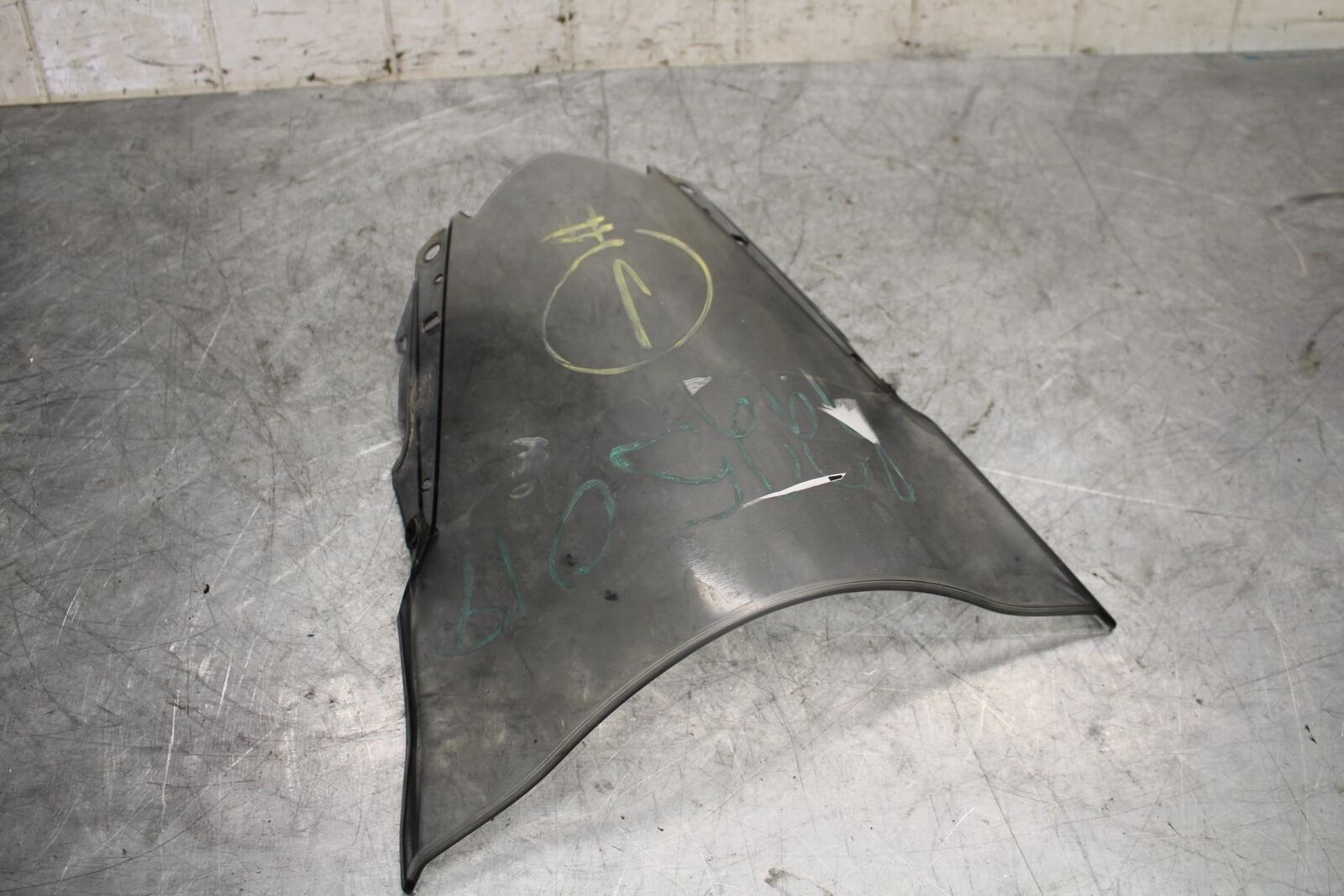 2015 Yamaha YZF R3 FRONT WINDSHIELD WINDSCREEN  1WD-F8381-00-00 BB526