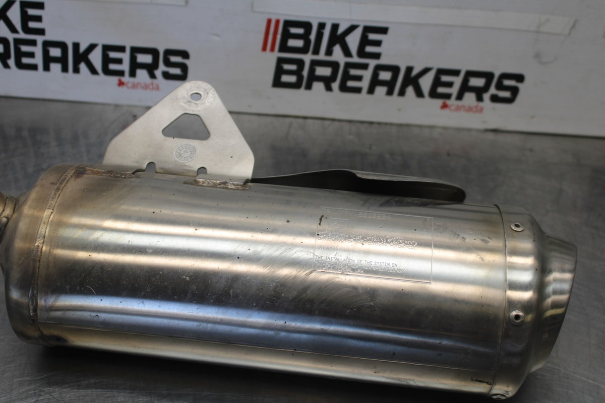 12 TRIUMPH STREET TRIPLE R RIGHT EXHAUST PIPE MUFFLER SLIP ON CAN SILENCER BB914