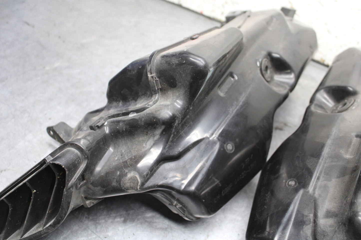08-09 SUZUKI GSXR600 RIGHT LEFT AIR INTAKE DUCTS BB728